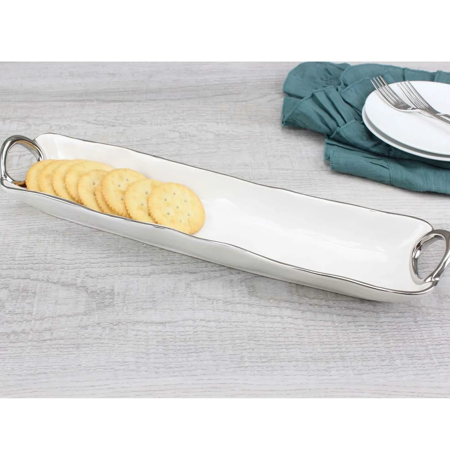 argentinian_salerno_cracker_tray_1-1.webp Argentinian Salerno Cracker Tray>Roger's Gardens New